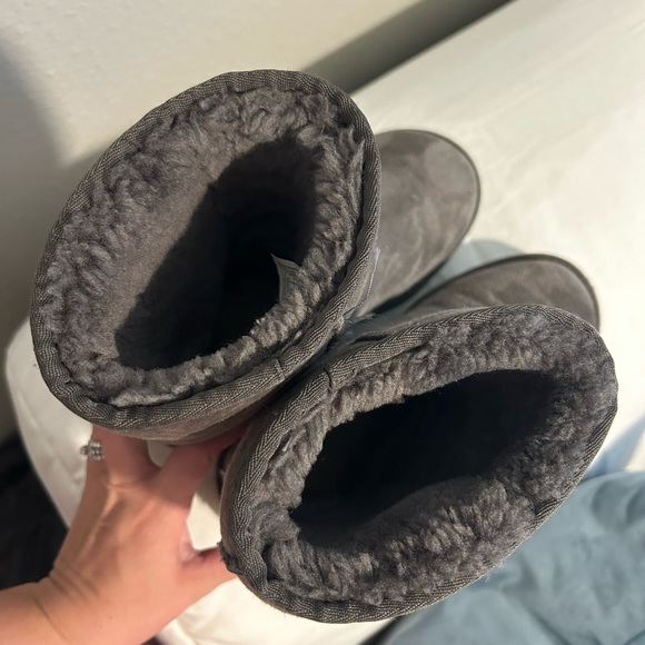 UGG Australia Classic Short II Boots - Picture 6 of 9